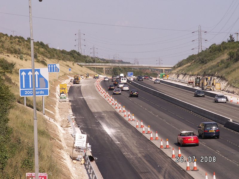 File:M27 roadworks at crest of hill.jpg