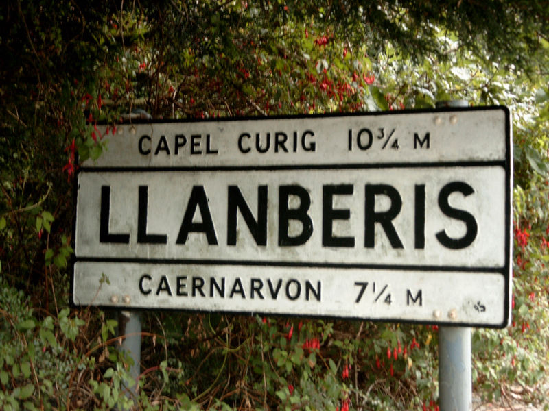 File:Pre Worboys sign at the entry point of Llanberis - Coppermine - 4707.jpg