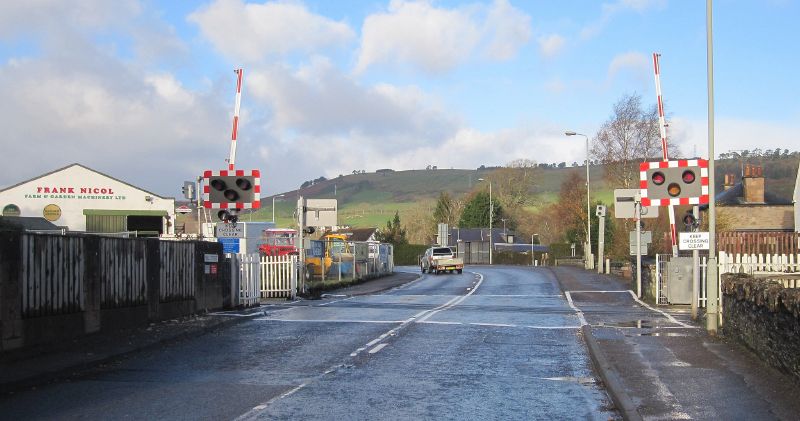 File:Dingwall No 2 Level Crossing 2013.jpg