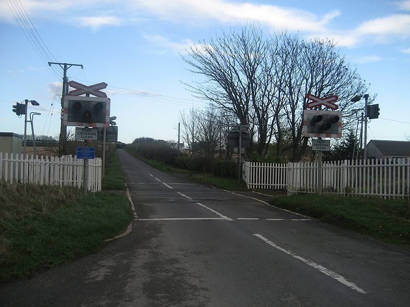 File:Watten level crossing.jpg