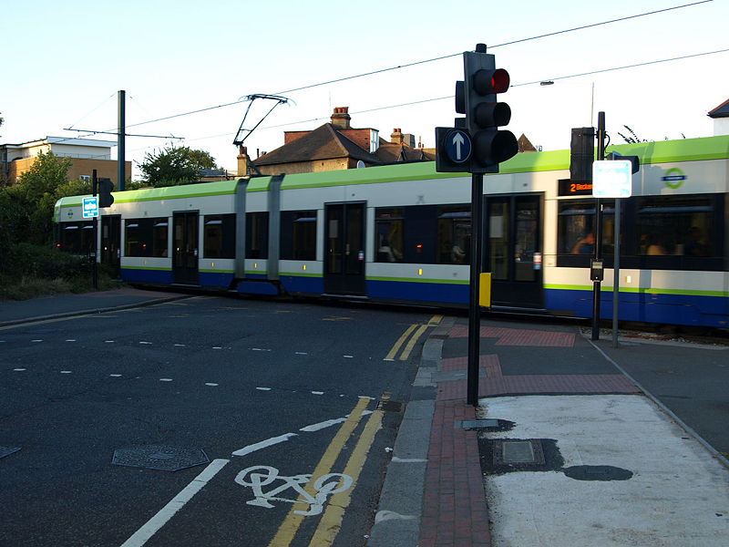 File:A222-Tramlink crossing.JPG