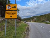 A939 Corgarff - Weight limit diversion sign.jpg