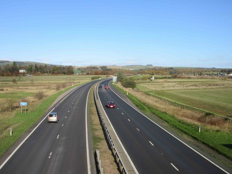 File:M90 near Kinross.jpg