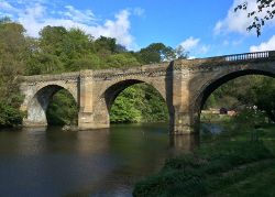 Durham- Prebends Bridge - Geograph - 4473232.jpg