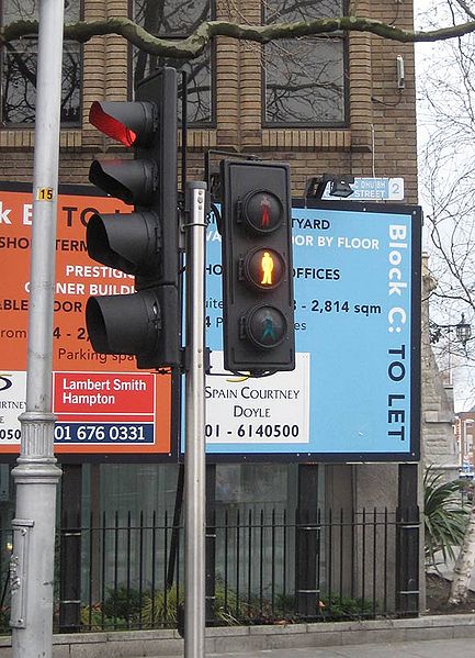 File:Close up of Mellor traffic lights, Stephens Green Dublin - Coppermine - 21100.jpg