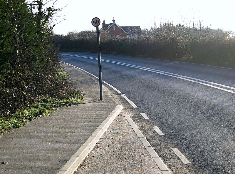 File:A22 south of Godstone, no overtaking.JPG