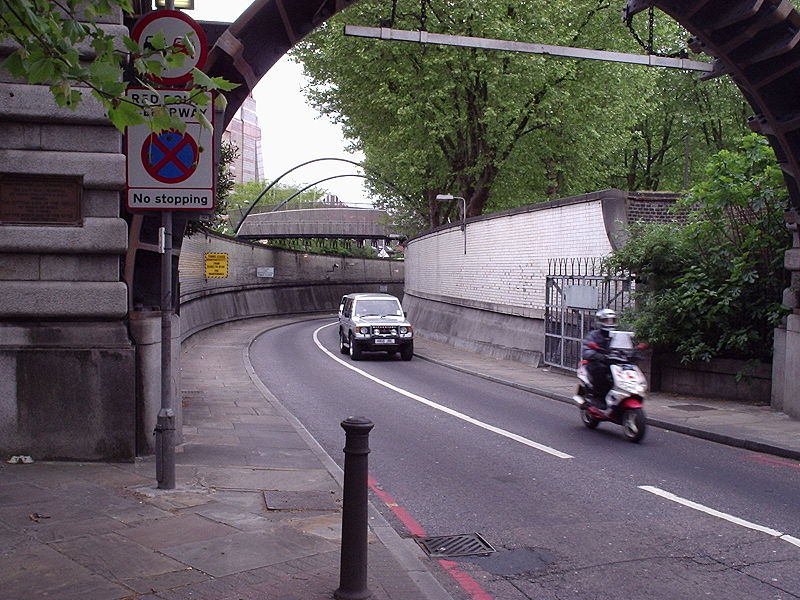 File:A101 Rotherhithe Tunnel entrance - Coppermine - 2209.jpg