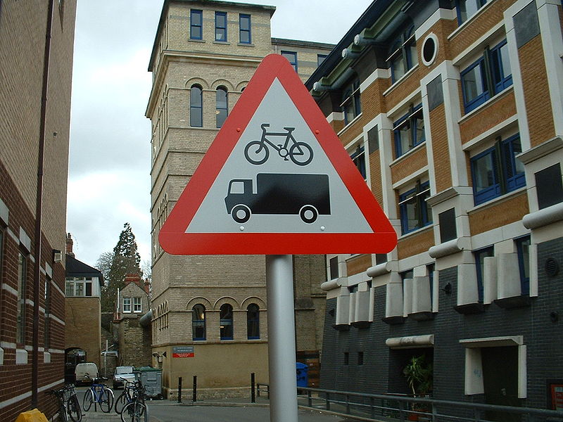 File:Sign at junction of Tennis Court Road with access to Cambridge University Biochemistry and Biotech departments - Coppermine - 5229.jpg