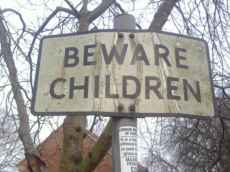 File:Beware children2 close.JPG