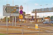 Hanger Lane Gyratory and LT Station, 1993 - Geograph - 4675802.jpg