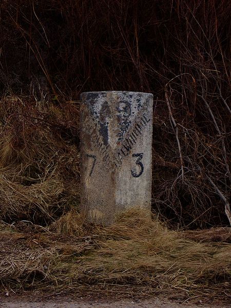 File:Milestone on old A9 between Newtonmore and Dalwhinnie (3 and 7) - Coppermine - 11216.JPG