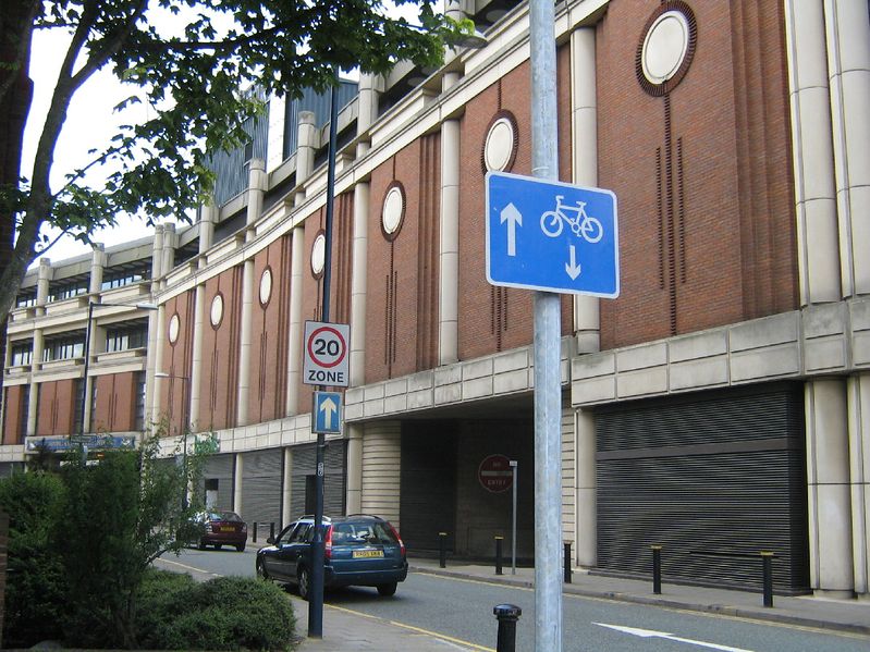 File:Contraflow cycle route - non-segregated - Coppermine - 18447.JPG