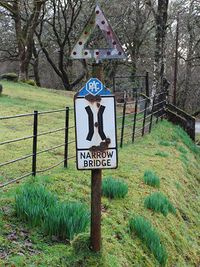 RAC Narrow Bridge sign - Geograph - 1178544.jpg