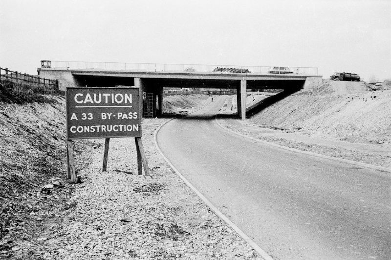 File:A33 Bypass Construction Chestnut Av Eastleigh 01-04-67.jpg