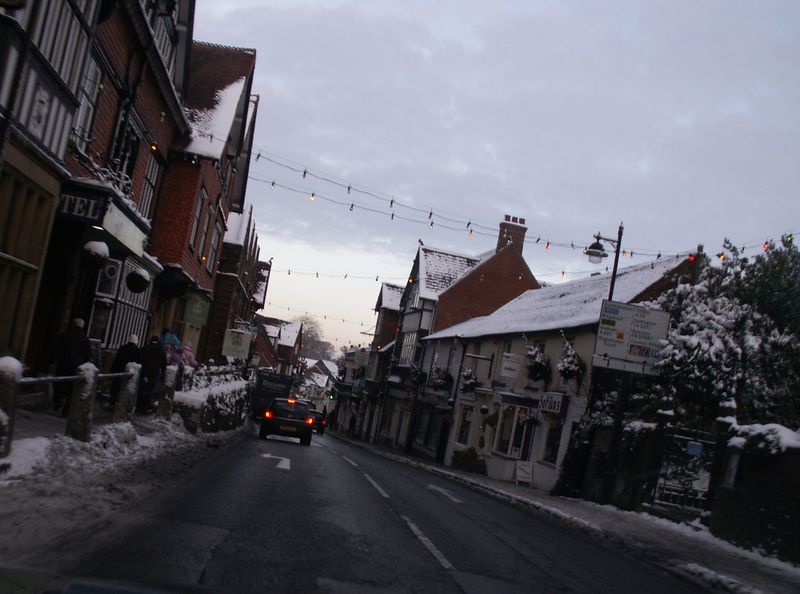 File:Lyndhurst High Street.jpg