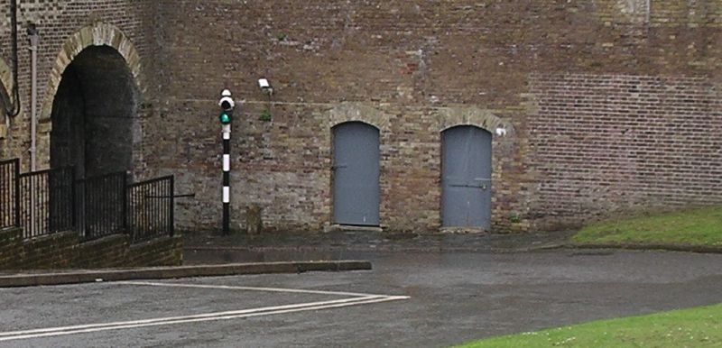 File:Two-aspect traffic signal at Dover Castle - Coppermine - 7920.JPG