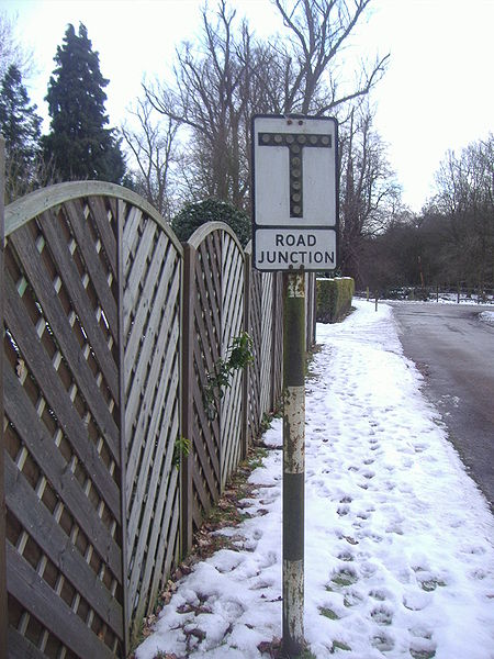 File:Road junction sign minus triangle, Hertford - Coppermine - 21367.JPG