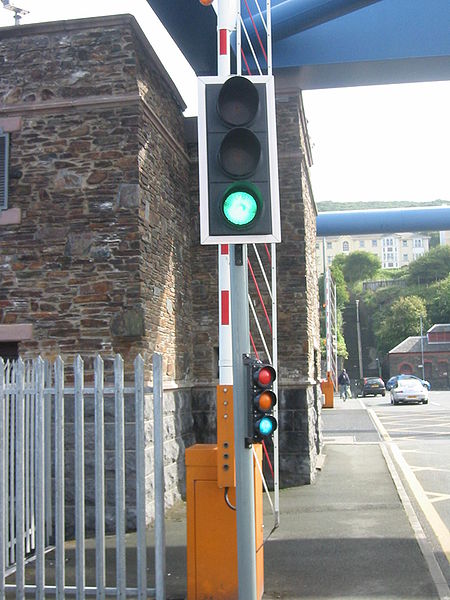 File:IOM Millennium Bridge, Douglas Harbour Signals - Coppermine - 13321.JPG