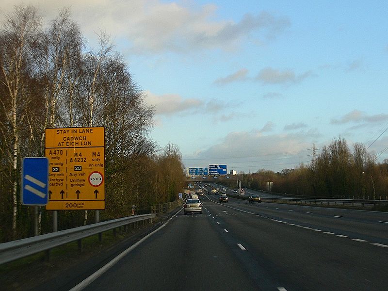 File:Roadworks Sign approaching J32, M4 - Coppermine - 23669.jpg