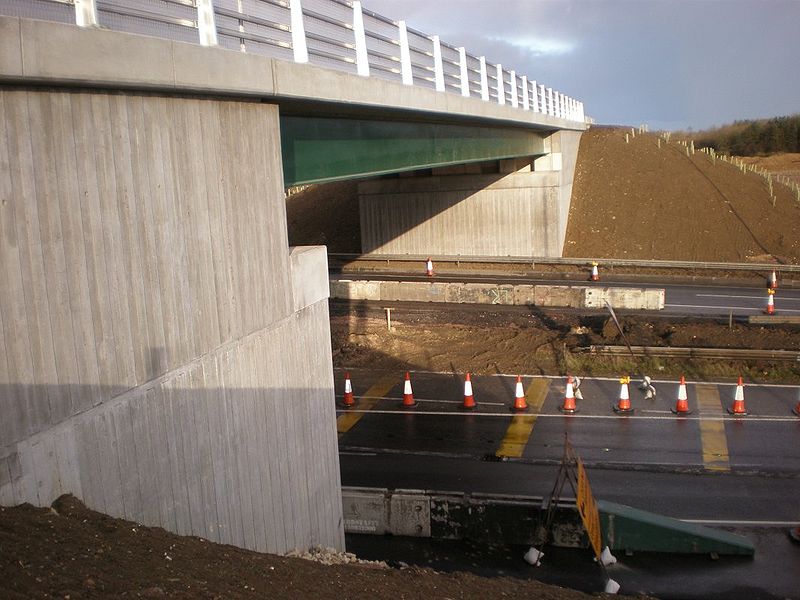 File:South bridge elevation noting width of road at Colsterworth - Coppermine - 22013.JPG