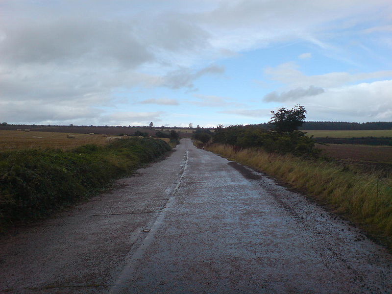 File:Old A9. Between Findo Gask and Forteviot junctions. - Coppermine - 20144.JPG
