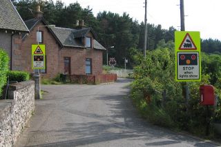 File Bunchrew Level Crossing Signs Jpg Roader S Digest The Sabre Wiki