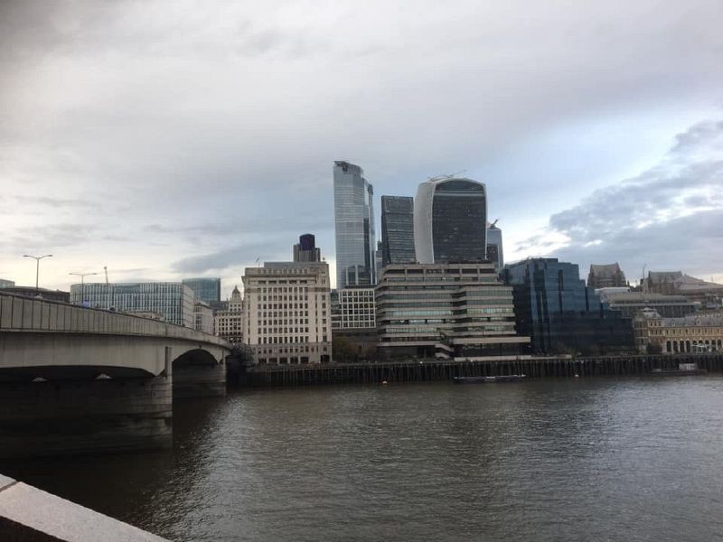 File:IMG 6428.JPG london bridge skyline.jpg