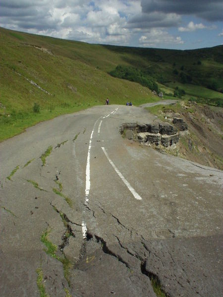 File:Landslip at Mam Tor - Geograph - 267618.jpg