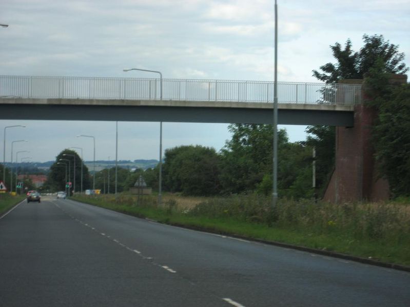 File:Wide Overbridge old A8 (A89) near Uphall - Coppermine - 14185.JPG