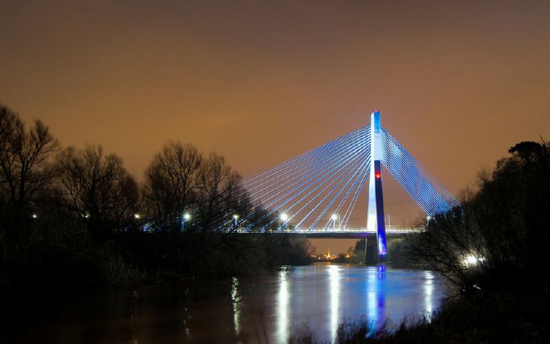 File:Mary McAleese Boyne Bridge.jpg