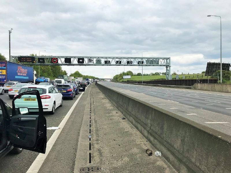 File:M25 going nowhere.jpg