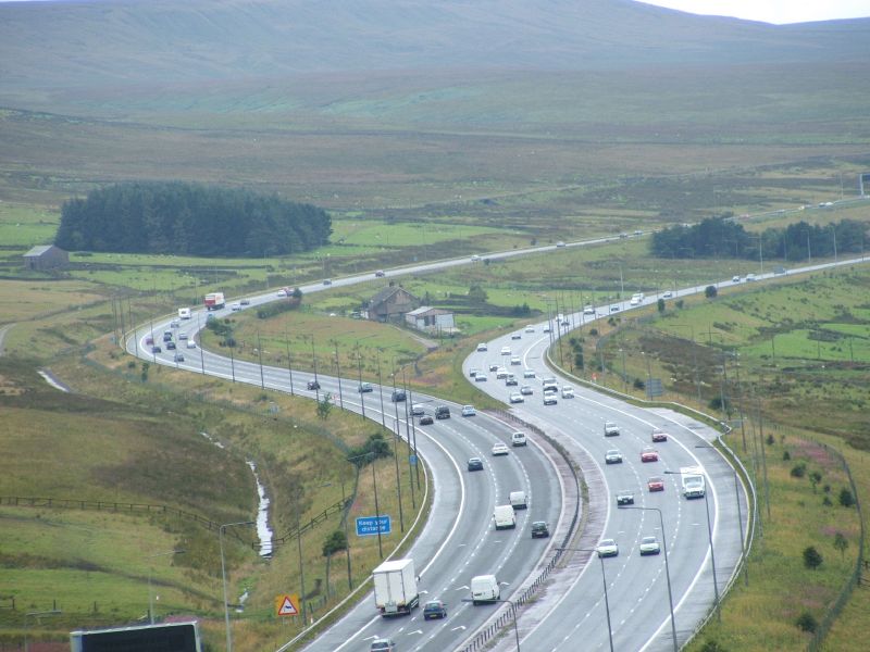 File:M62 farmhouse from Scammonden Bridge.jpg