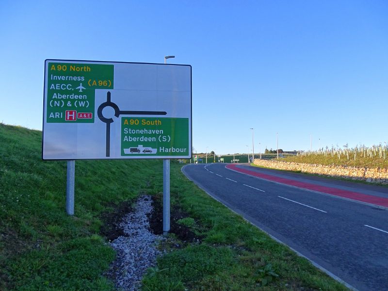 File:A90 AWPR - Milltimber Junction - Roundabout advance direction sign.jpg