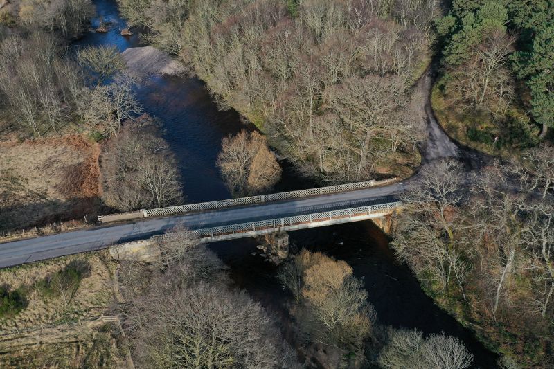 File:B9090 Howford Bridge - close aerial from SW.jpg