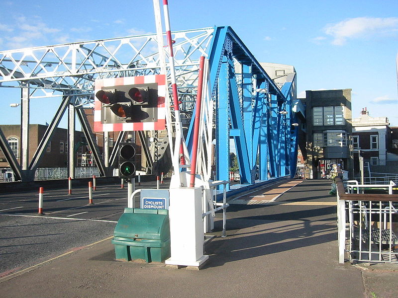 File:A165 Hull River Bridge WigWags - Coppermine - 14295.JPG