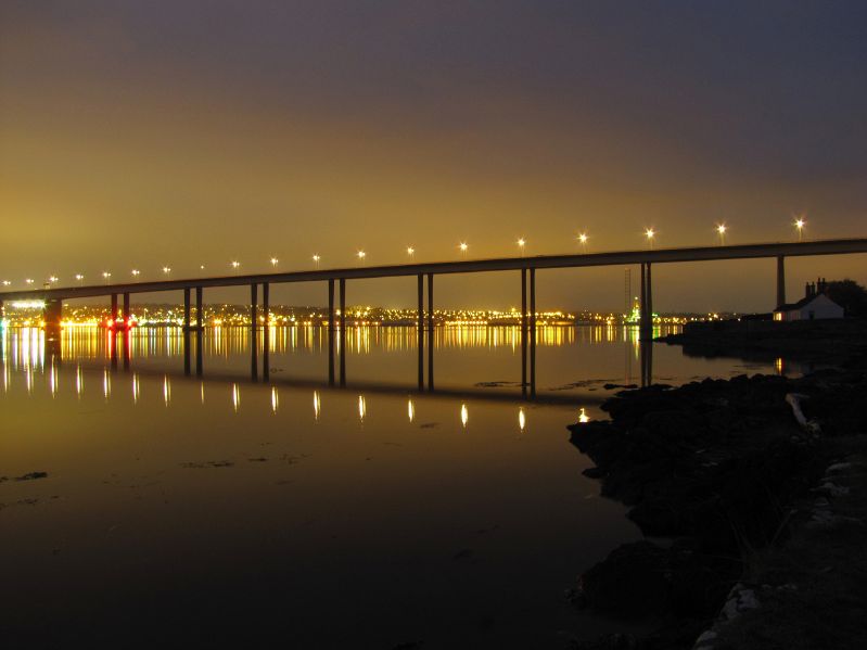 File:The Tay Road Bridge At Night.jpg
