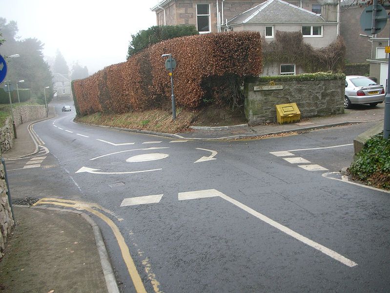 File:Tiny mini roundabout 1 - Coppermine - 4700.JPG