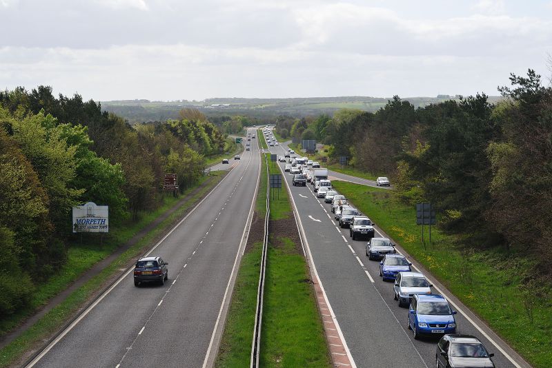 File:Queue on A1 at Morpeth - Coppermine - 22132.jpg