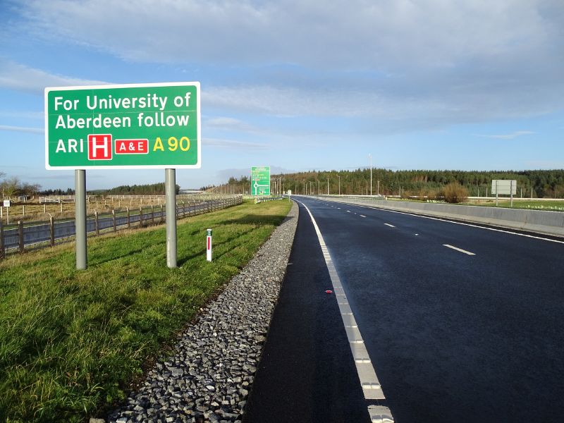 File:A90 AWPR - Cleanhill Roundabout Northbound university direction sign.jpg