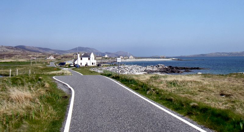 File:20180524-1439 - C89 South Uist heading towards Ludag Pier 57.1032323N 7.3512476W - cropped.jpg