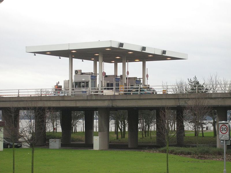 File:A92 Tay Road Bridge tolls - Coppermine - 16732.jpg