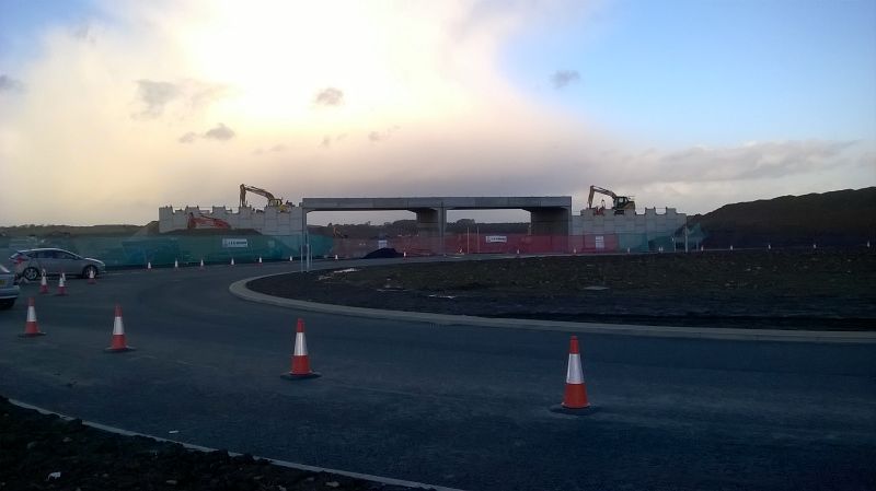 File:20181207-1426 - MLLR and footbridge under construction, north from the Springs Roundabout 53.801049N 1.42191W.jpg