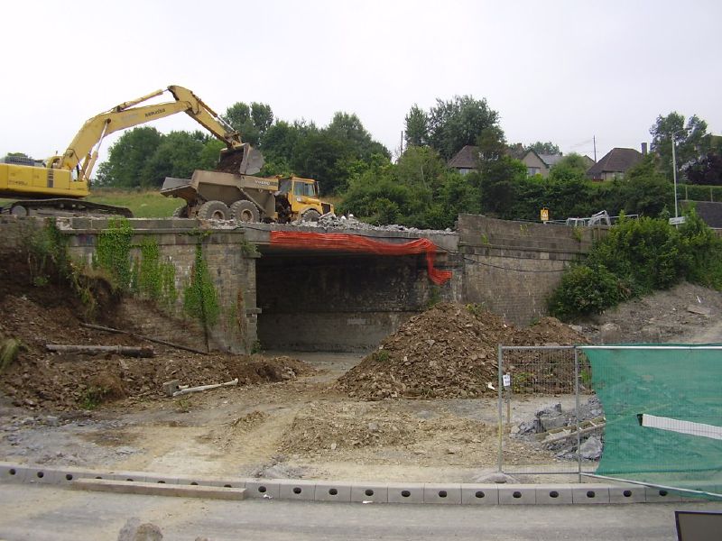 File:Old A3125 railway bridges - Coppermine - 6816.JPG