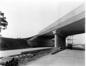 Bridge 20 - Beechtree flyover junction carrying northbound carriageway from Park Street over Watford leg.jpg