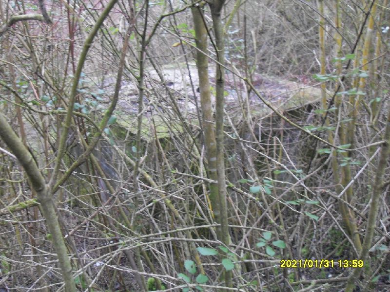 File:One of two concrete units in balancing bond below A27 Brighton bypass, taken from pond retaining wall.jpg