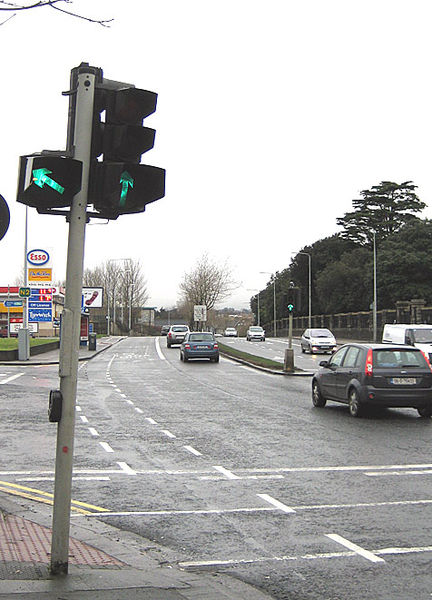 File:Square shaped traffic lights, Glasnevin North, Dublin - Coppermine - 16654.jpg