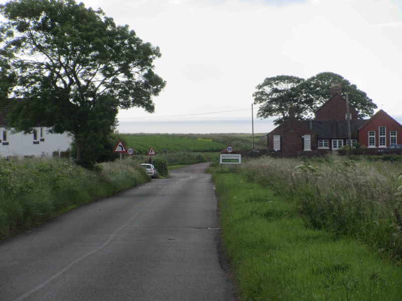 File:Approaching Auchmithie.jpg