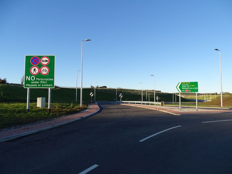 File:A90 AWPR - Milltimber Junction - Roundabout northbound exit.jpg