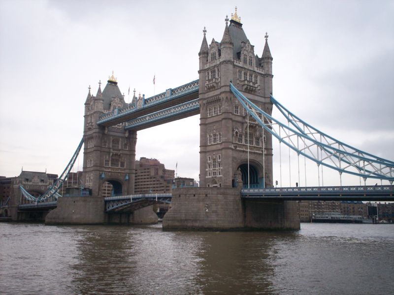 File:A100 Tower Bridge 1.jpg
