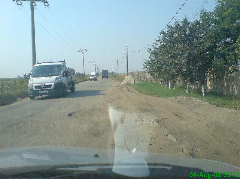 File:Junction road from A1 motorway to the town of Gaesti, Romania - Coppermine - 19763.JPG